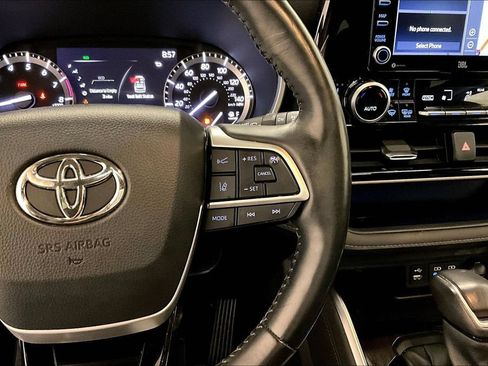 Used 2022 Toyota Highlander Limited AWD/4WD image 12