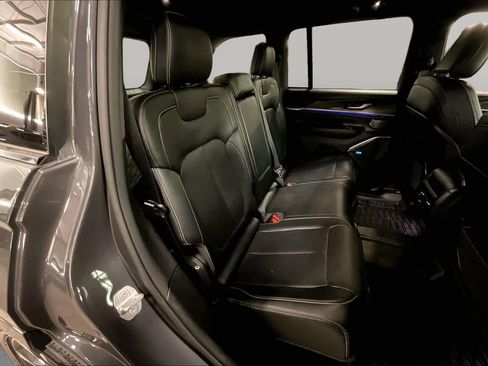 Used 2022 Jeep Grand Cherokee Overland AWD/4WD image 20