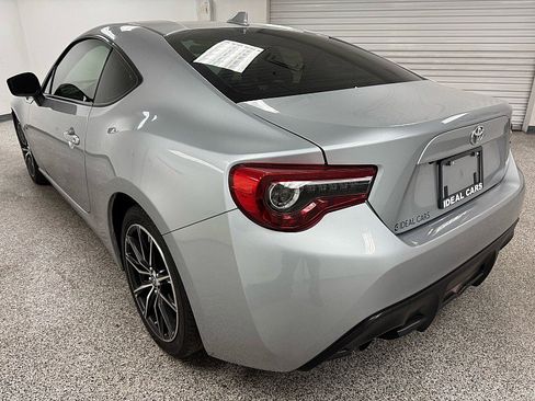 Used 2017 Toyota 86 image 7