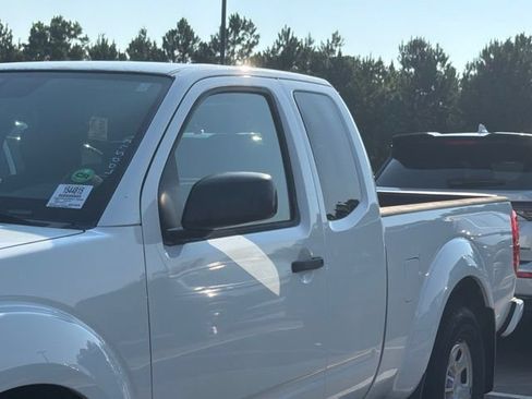 Used 2021 Nissan Frontier S RWD image 3