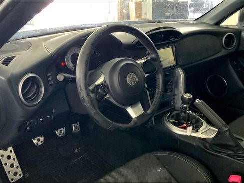 Used 2017 Toyota 86 RWD image 7