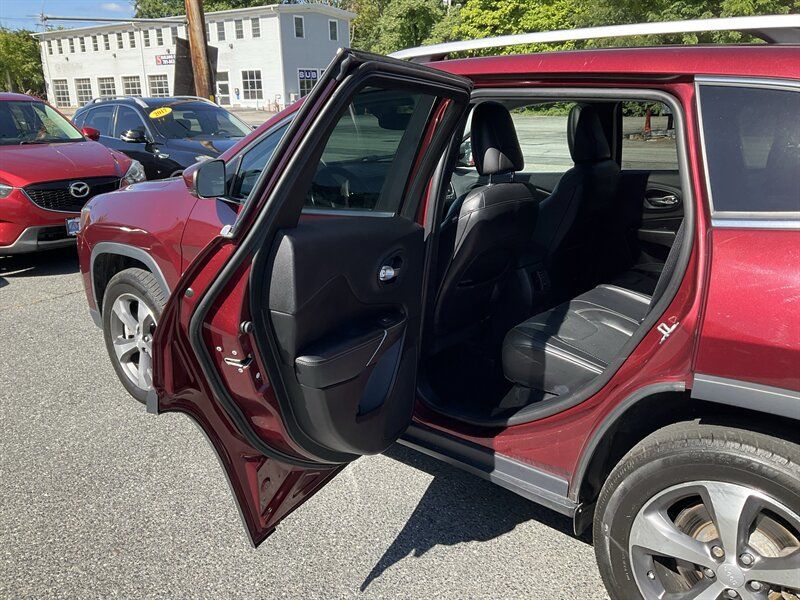 Used 2020 Jeep Cherokee Limited AWD/4WD image 13