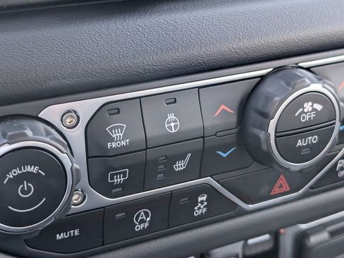 Used 2025 Jeep Gladiator Mojave AWD/4WD image 19