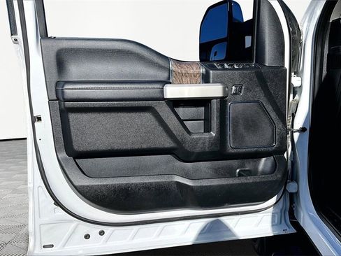 Certified 2019 Ford F250 Lariat w/ Chrome Package image 24