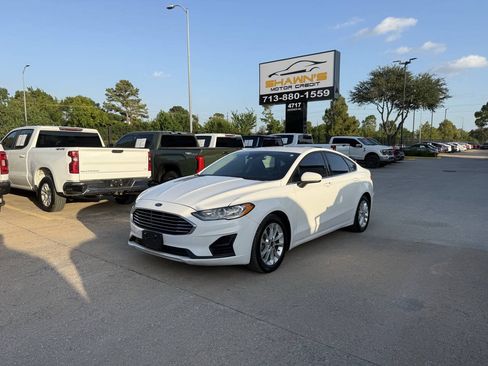 Used 2020 Ford Fusion SE FWD image 3