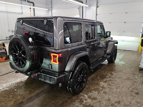 Used 2025 Jeep Wrangler Unlimited Sahara AWD/4WD image 4