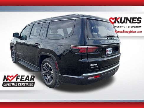 Used 2022 Jeep Wagoneer Series III w/ Rear Seat Video Group 1 AWD/4WD image 9
