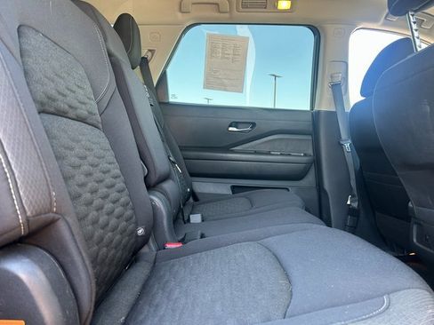 Used 2022 Nissan Pathfinder SV image 33