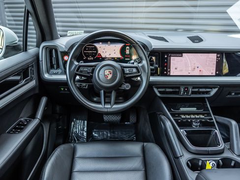 Certified 2024 Porsche Cayenne AWD/4WD image 13