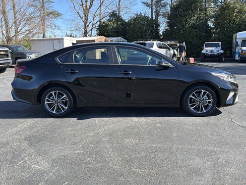 Used 2024 Kia Forte LXS w/ LXS Technology Package image 4