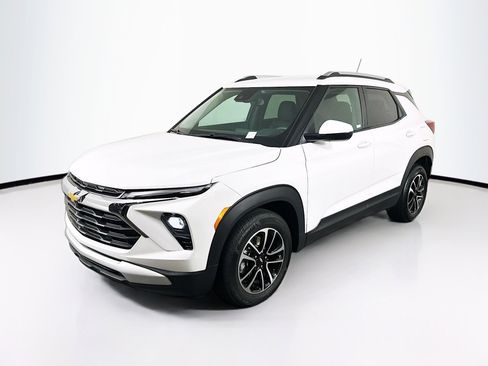Used 2024 Chevrolet TrailBlazer LT image 3