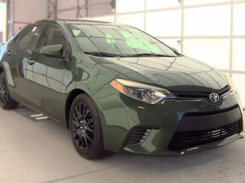 Used 2016 Toyota Corolla LE FWD image 2