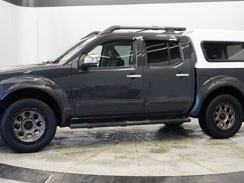 Used 2012 Nissan Frontier SL w/ Moonroof Pkg image 2