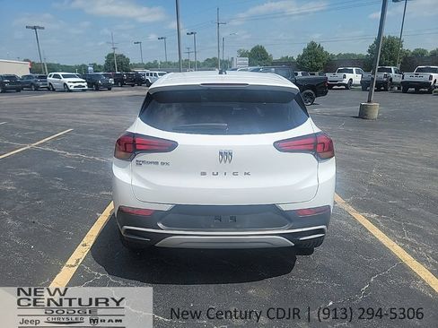 Used 2025 Buick Encore GX Preferred AWD/4WD image 4