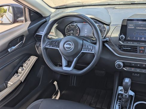 Used 2024 Nissan Altima 2.5 SV FWD image 13