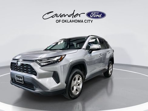 Used 2023 Toyota RAV4 XLE AWD/4WD image 4