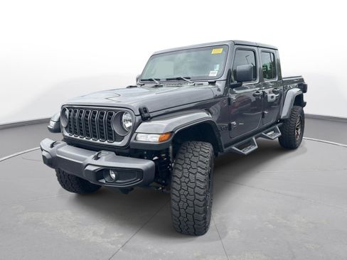 Used 2025 Jeep Gladiator Sport AWD/4WD image 2