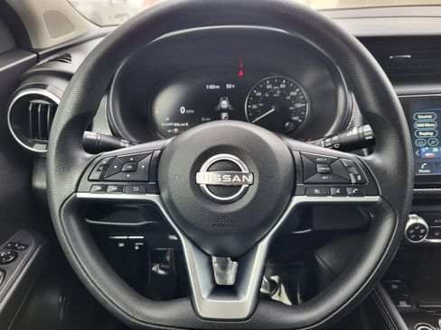 Used 2024 Nissan Kicks SV image 9