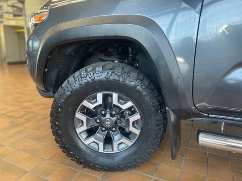 Used 2019 Toyota Tacoma TRD Off-Road image 13