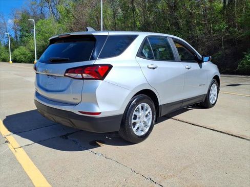 Used 2022 Chevrolet Equinox LS w/ LPO, Floor Liner Package AWD/4WD image 4