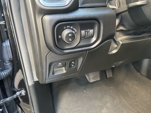 Used 2019 RAM 1500 Laramie image 38