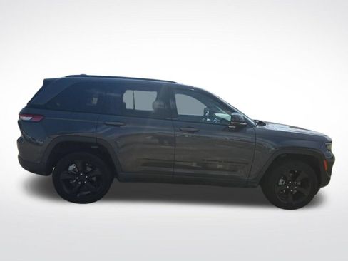 Used 2023 Jeep Grand Cherokee Altitude AWD/4WD image 9