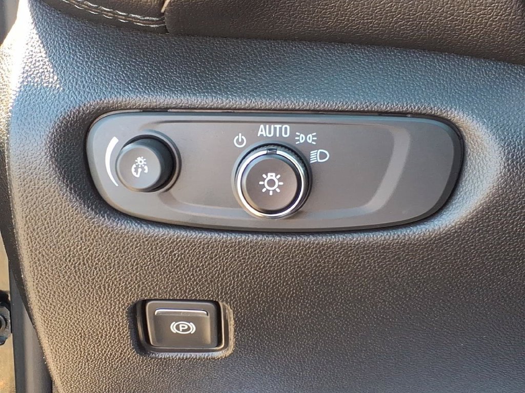 Used 2022 Chevrolet Blazer LT FWD image 15