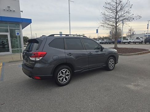 Used 2021 Subaru Forester Premium image 7