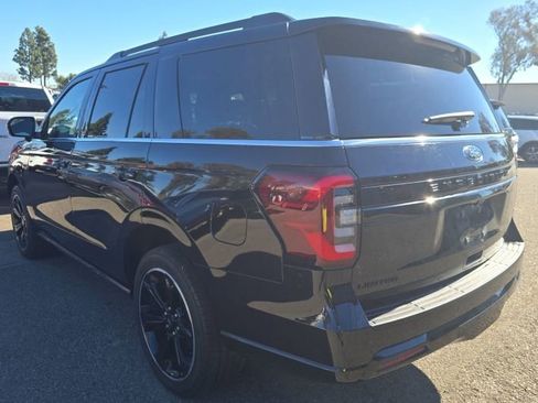 Used 2022 Ford Expedition Limited image 3