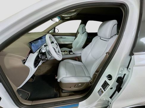 New 2026 Genesis GV70 2.5T Advanced AWD/4WD image 16
