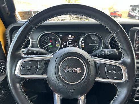 Used 2021 Jeep Wrangler Unlimited Sahara w/ Dual Top Group AWD/4WD image 25