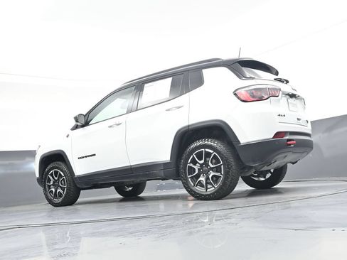 Used 2025 Jeep Compass Trailhawk w/ Trailhawk Convenience Group AWD/4WD image 48