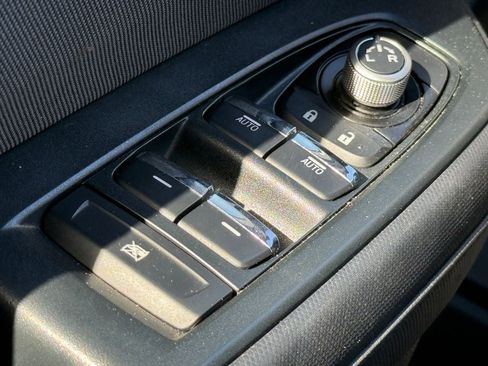 Used 2025 Subaru Forester Premium AWD/4WD image 16