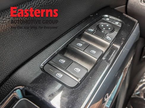 Used 2022 Nissan Pathfinder SV AWD/4WD image 31