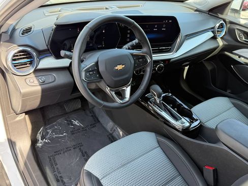 Used 2026 Chevrolet Trax LT w/ Driver Confidence Package FWD image 24