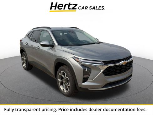 Used 2025 Chevrolet Trax LT FWD image 1