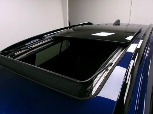 Used 2023 Chevrolet Equinox RS w/ RS Leather Package FWD image 4