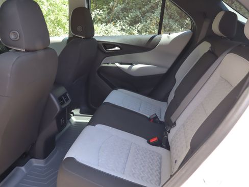 Used 2024 Chevrolet Equinox LS FWD image 34