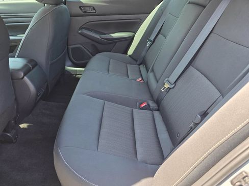 Used 2025 Nissan Altima 2.5 SV FWD image 31