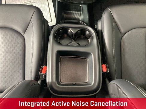 Used 2025 Chrysler Pacifica Select image 12