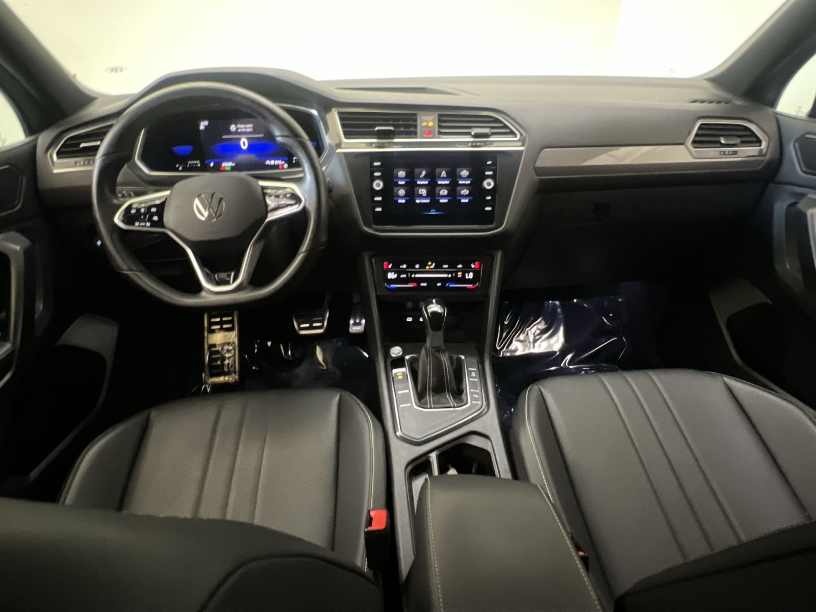 Used 2023 Volkswagen Tiguan SE R-Line FWD image 22