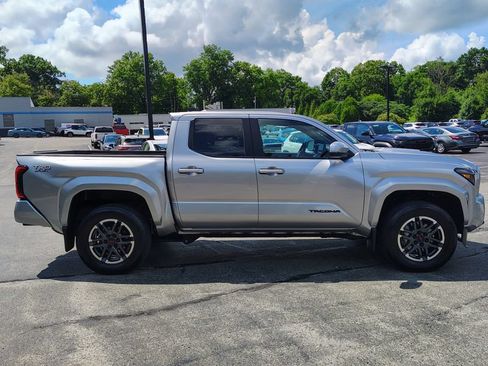 Certified 2024 Toyota Tacoma TRD Sport w/ TRD Sport Upgrade Package AWD/4WD image 6