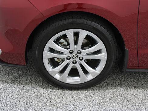 Used 2024 Toyota Sienna Platinum FWD image 11
