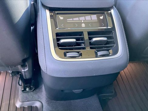 Used 2025 Volvo XC90 B6 Core w/ Protection Package Premier image 38