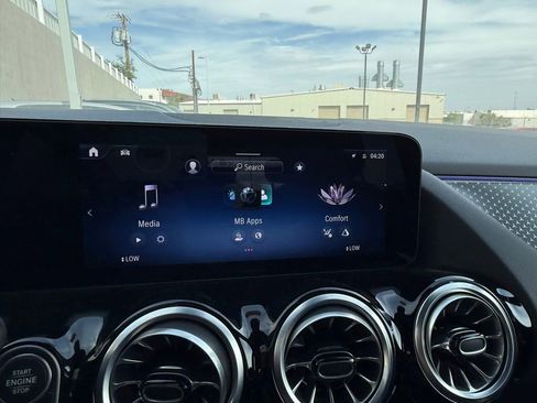Used 2025 Mercedes-Benz GLA 250 image 26