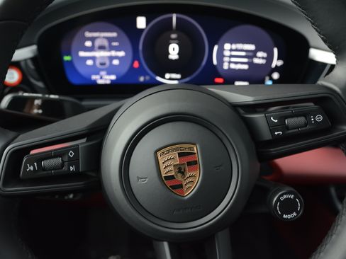 Certified 2025 Porsche Macan 4S Electric AWD/4WD image 16