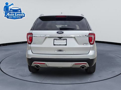 Used 2017 Ford Explorer XLT w/ Equipment Group 202A AWD/4WD image 7