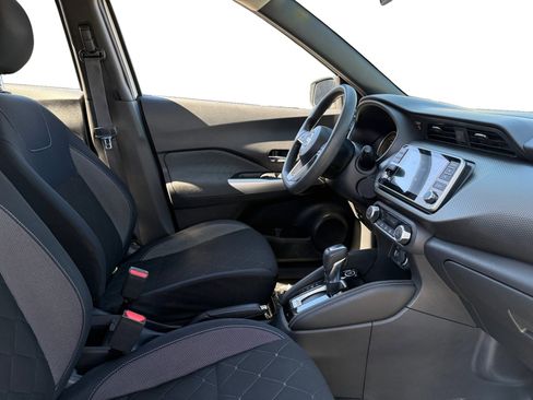 Used 2018 Nissan Kicks SV image 14
