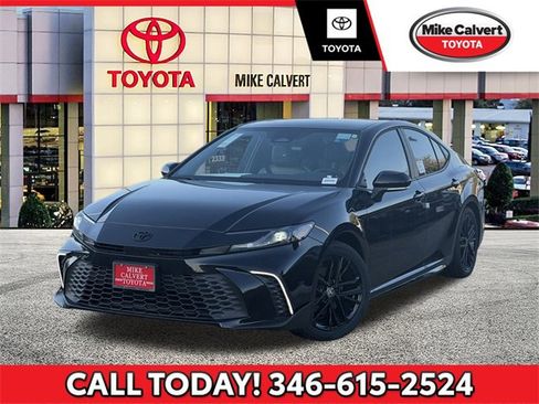 Used 2026 Toyota Camry SE image 1