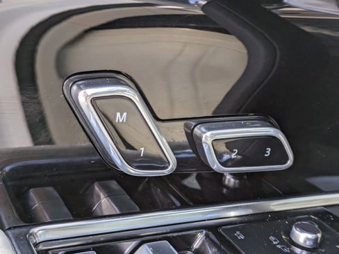 Used 2023 Land Rover Range Rover SE image 19